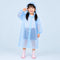 Cape de pluie a capuche portee - packshot