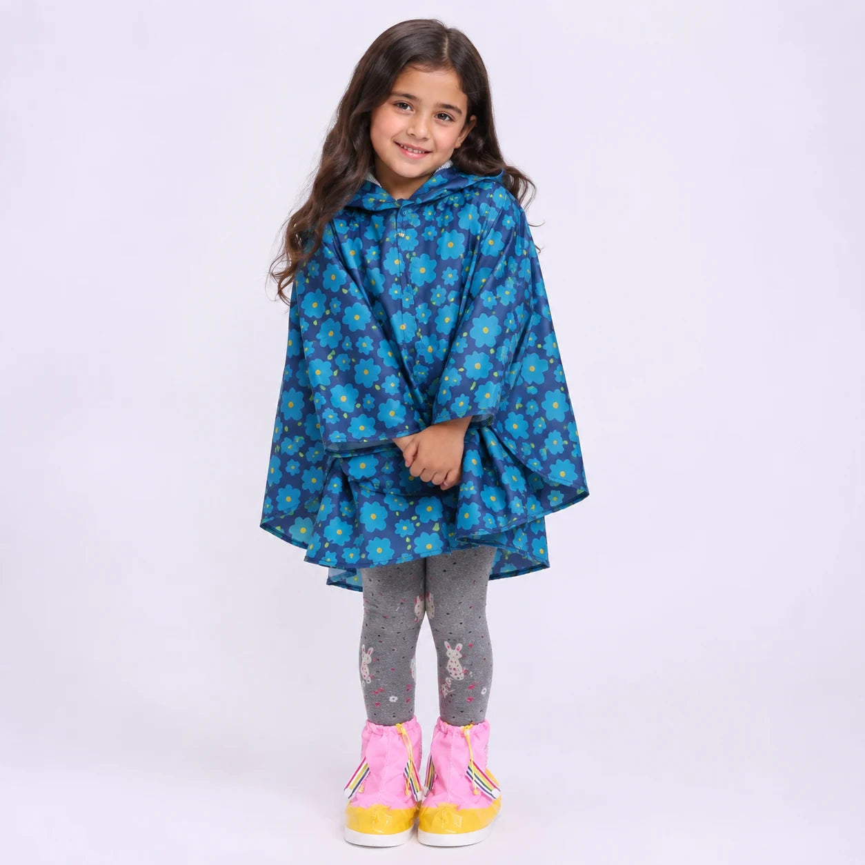 Poncho de pluie fleurs bleues porte - packshot