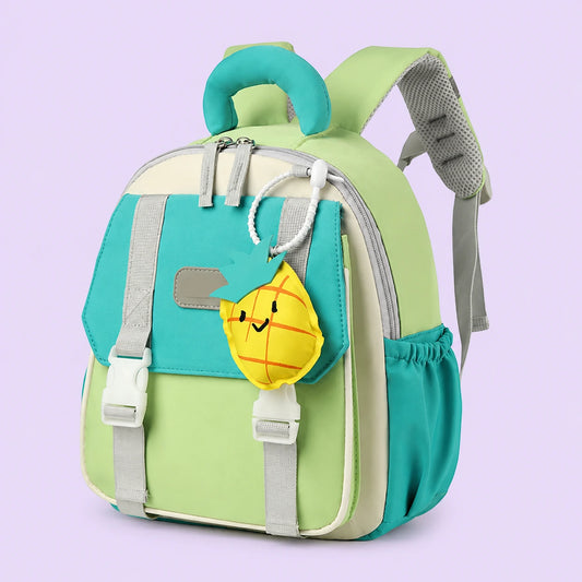 Sac a dos maternelle impermeable vert - packshot produit seul fond pastel