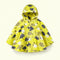 Poncho de pluie enfant nuages jaune - packshot produit seul fond pastel
